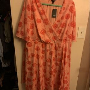 Torrid NWT peach floral dress